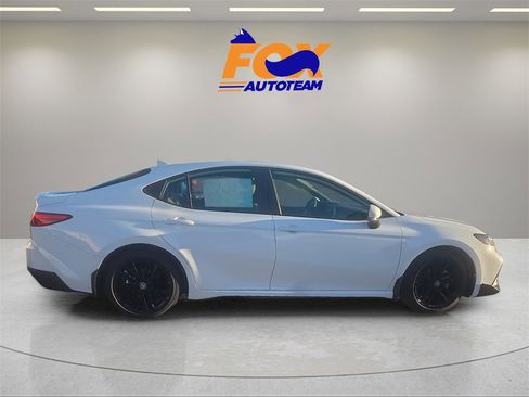 New 2026 Toyota Camry SE image 5