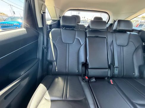 Used 2024 Kia Sorento S FWD image 42