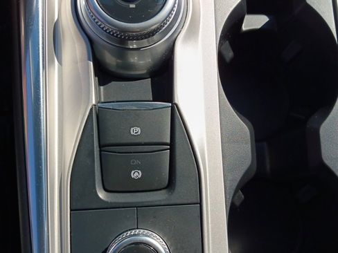 Used 2022 Ford Explorer XLT w/ Equipment Group 202A image 16