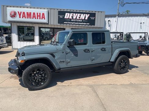 Used 2024 Jeep Gladiator Sport AWD/4WD image 1