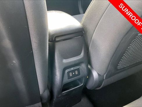 Used 2025 Hyundai Venue SEL FWD image 30