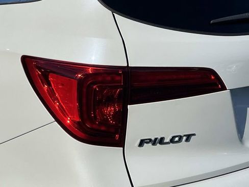 Used 2017 Honda Pilot Touring image 7