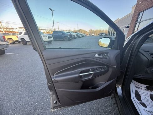 Used 2018 Ford Escape SE w/ Ford Safe & Smart Package image 17
