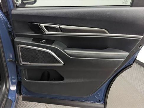 Used 2025 Kia Telluride S FWD image 16