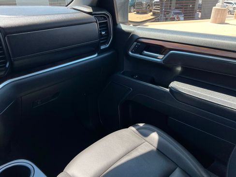 Used 2025 GMC Sierra 1500 SLT AWD/4WD image 10