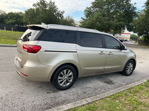 Used 2016 Kia Sedona LX w/ LX Convenience Package FWD image 6