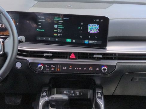 Used 2025 Kia Sorento S FWD image 17