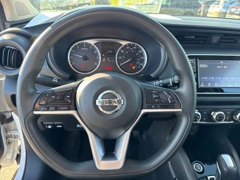 Used 2021 Nissan Kicks S image 17