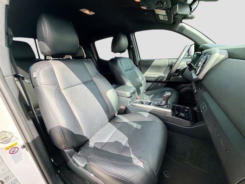 Used 2019 Toyota Tacoma TRD Off-Road image 14