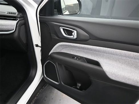 Used 2025 Jeep Compass Sport image 11
