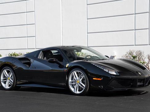 Used 2017 Ferrari 488 Spider image 4