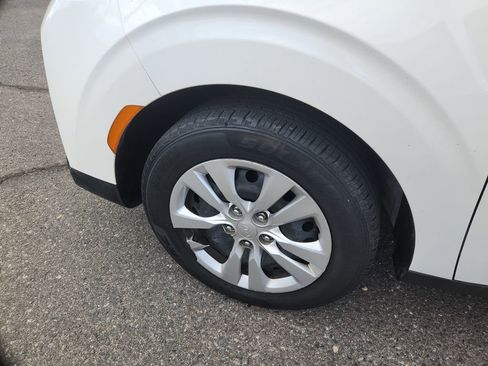 Used 2022 Kia Soul LX FWD image 16