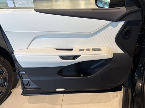 New 2026 Lexus ES 350e FWD image 13