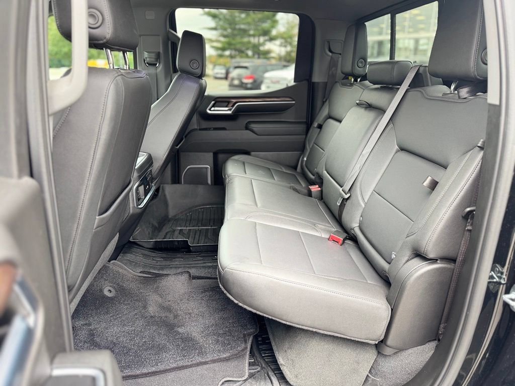 Used 2023 GMC Sierra 1500 SLT w/ SLT Premium Package AWD/4WD image 25