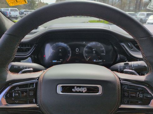 New 2026 Jeep Grand Cherokee Summit image 12