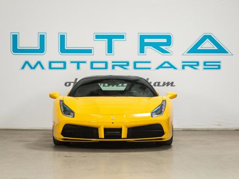 Used 2016 Ferrari 488 GTB RWD image 9