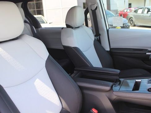 Certified 2026 Toyota Sienna XSE FWD image 24
