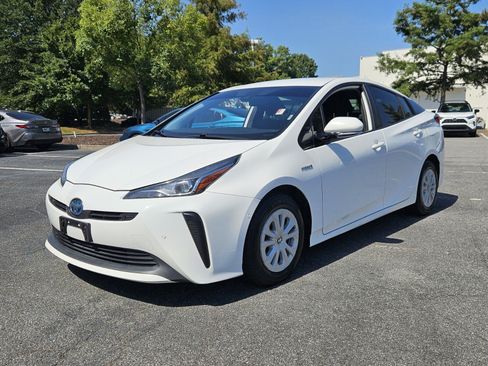 Used 2019 Toyota Prius LE FWD image 3
