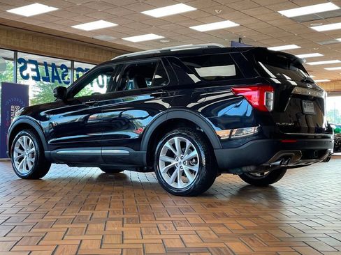 Used 2023 Ford Explorer Platinum w/ Technology Package AWD/4WD image 7