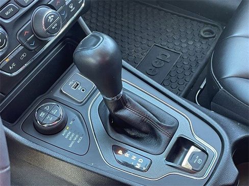 Used 2022 Jeep Cherokee Trailhawk w/ Comfort/Convenience Group image 30