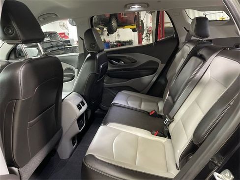 Used 2022 GMC Terrain SLT image 22