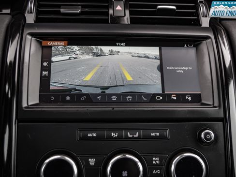 Used 2019 Land Rover Discovery SE image 19