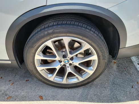 Certified 2024 BMW X5 xDrive40i w/ Premium Package AWD/4WD image 5