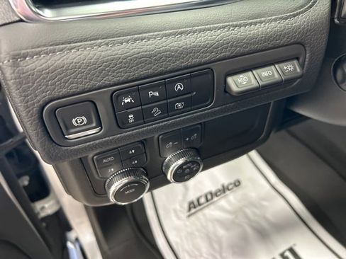 Used 2024 GMC Yukon Denali image 16