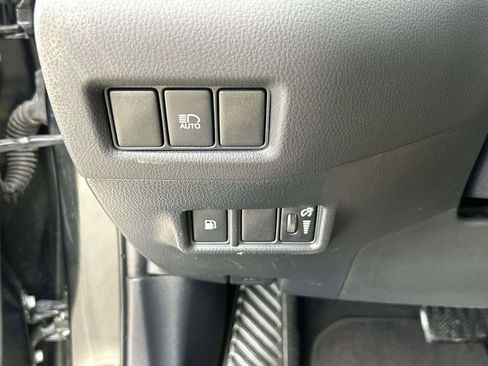 Used 2019 Toyota C-HR XLE image 19