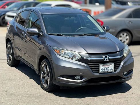 Used 2018 Honda HR-V EX image 2