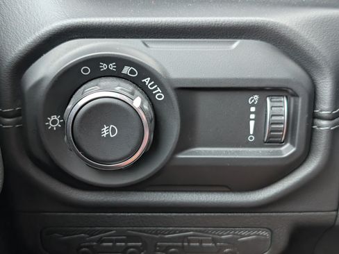 Used 2026 Jeep Wrangler Unlimited Rubicon AWD/4WD image 8
