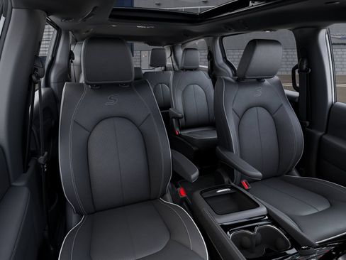 New 2027 Chrysler Pacifica Limited AWD/4WD image 9