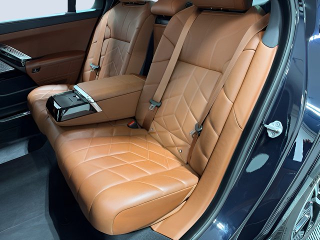 Used 2023 BMW 760i xDrive w/ Luxury Rear Seating Package AWD/4WD image 29