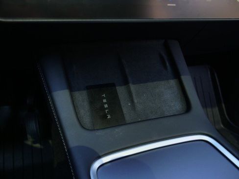 Used 2025 Tesla Model Y Long Range image 17