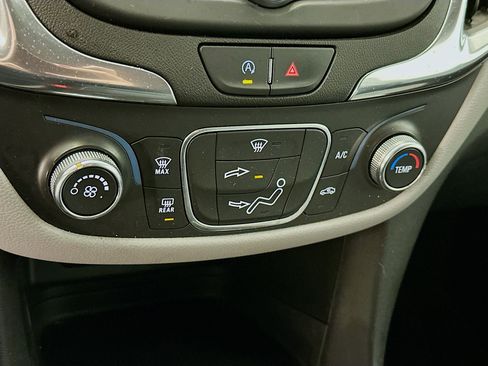 Used 2022 Chevrolet Equinox LT image 24