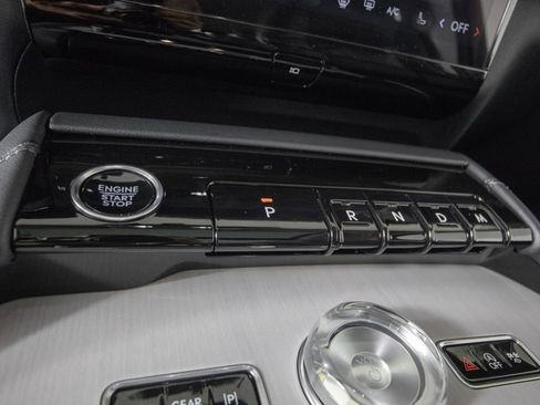 Used 2025 Lincoln Navigator Reserve AWD/4WD image 25