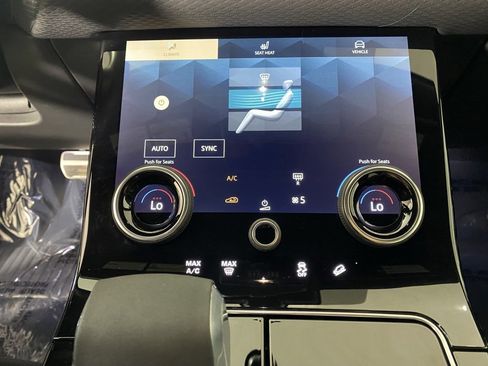 Used 2022 Land Rover Range Rover Velar R-Dynamic S image 15