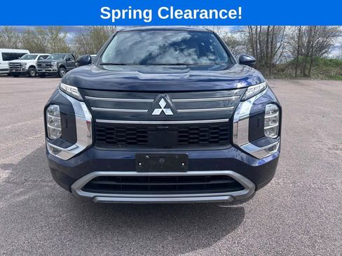 Used 2025 Mitsubishi Outlander AWD image 9