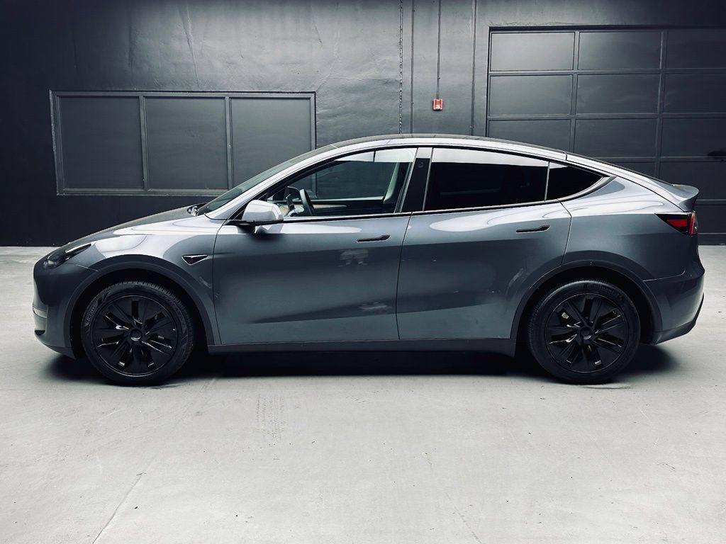 Used 2023 Tesla Model Y Long Range AWD/4WD image 4