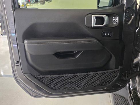 Used 2022 Jeep Wrangler Unlimited Sahara AWD/4WD image 16