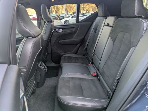 Used 2022 Volvo XC40 P8 Recharge Ultimate image 28