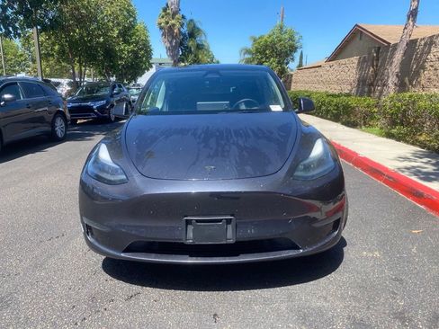 Used 2024 Tesla Model Y Long Range AWD/4WD image 3