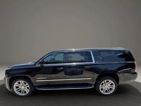 Used 2017 GMC Yukon XL SLT w/ Premium Edition RWD image 2