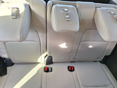 Used 2024 Nissan Pathfinder SL image 25