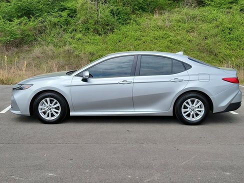 Used 2025 Toyota Camry LE image 6