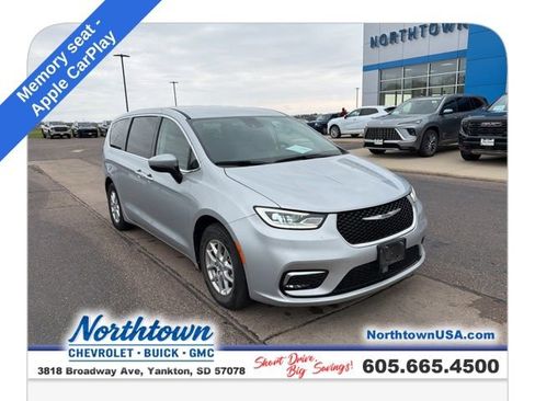 Used 2023 Chrysler Pacifica Touring-L FWD image 5