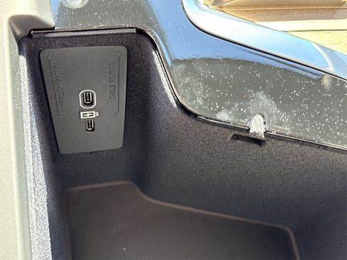 New 2026 Volvo XC60 B5 Plus w/ Protection Package Premier image 31