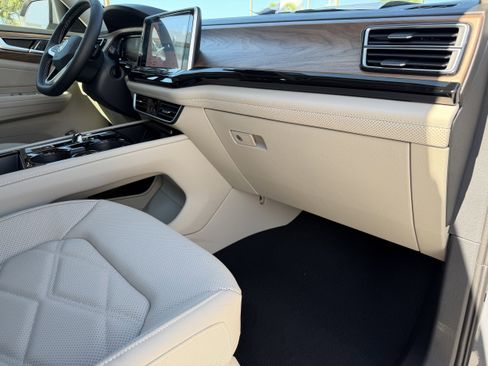 New 2026 Volkswagen Atlas SE image 10