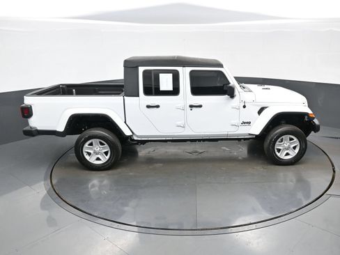 Used 2022 Jeep Gladiator Sport AWD/4WD image 38