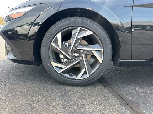 Certified 2025 Hyundai Elantra Sport FWD image 34